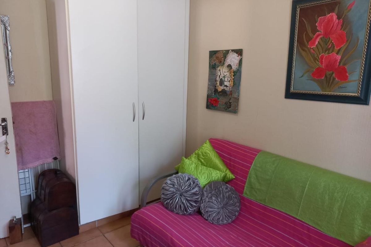 Available end July, 2 bedroom groundfloor, only 8 units in complex - Photo 5