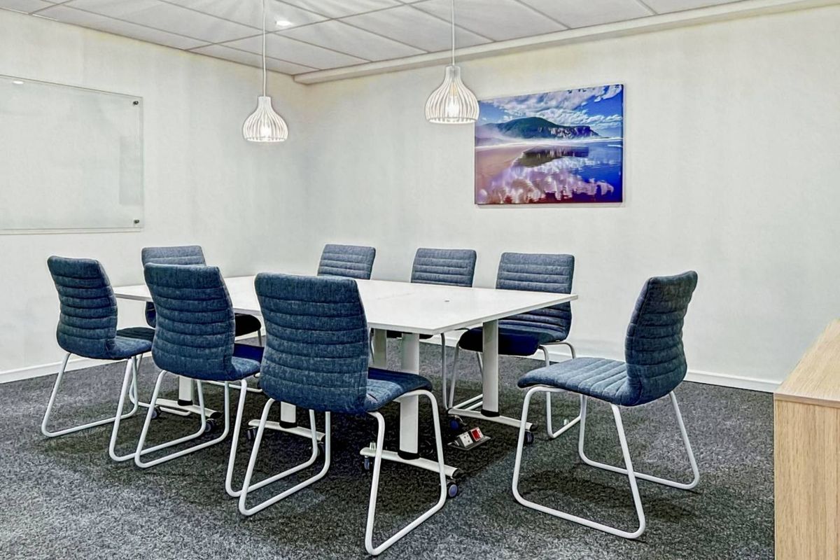 Private office space for 5 persons in Regus 97 York Street - Photo 5