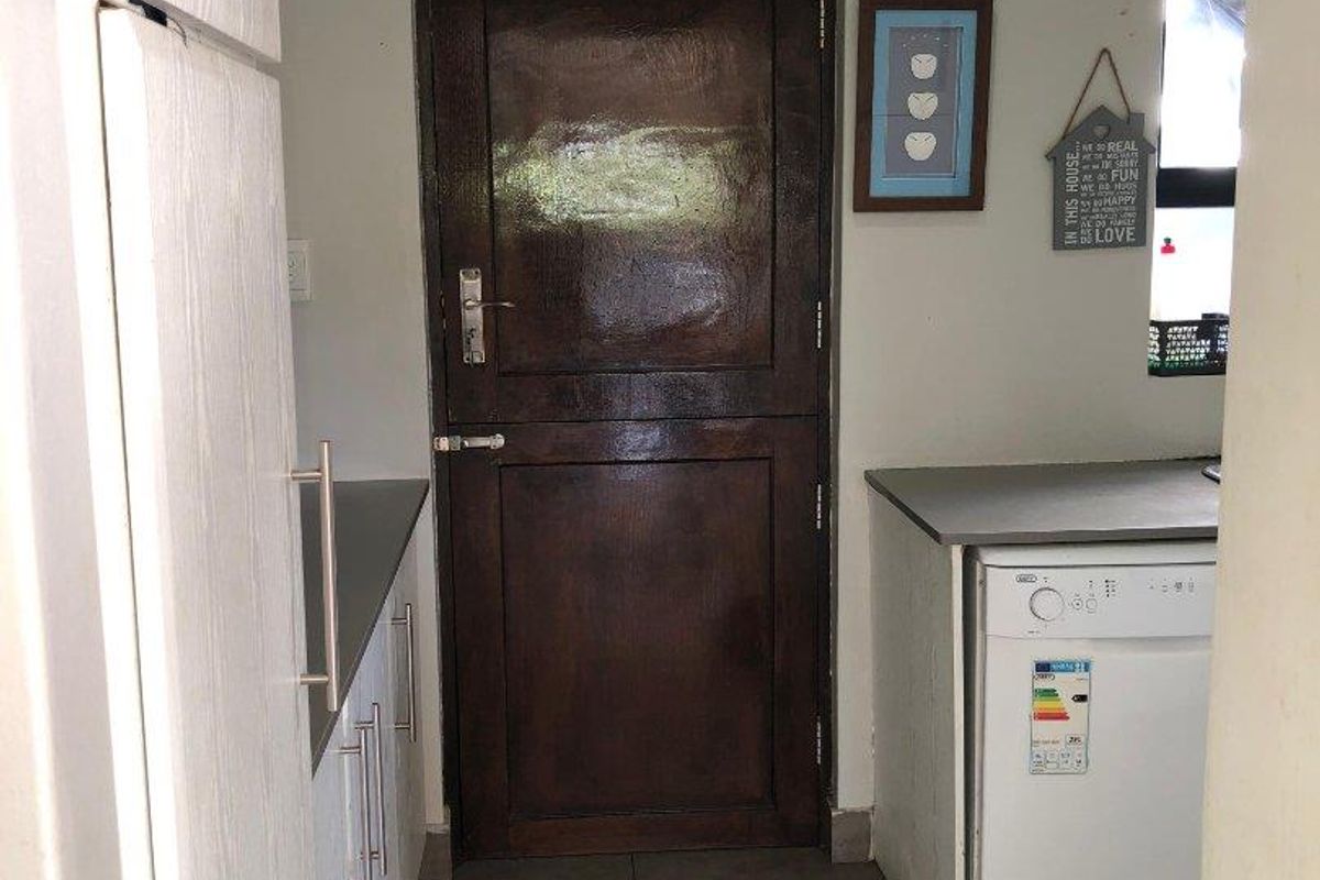 Beautiful Home with a Flatlet for Rental in Palm Lakes Estate - Photo 4