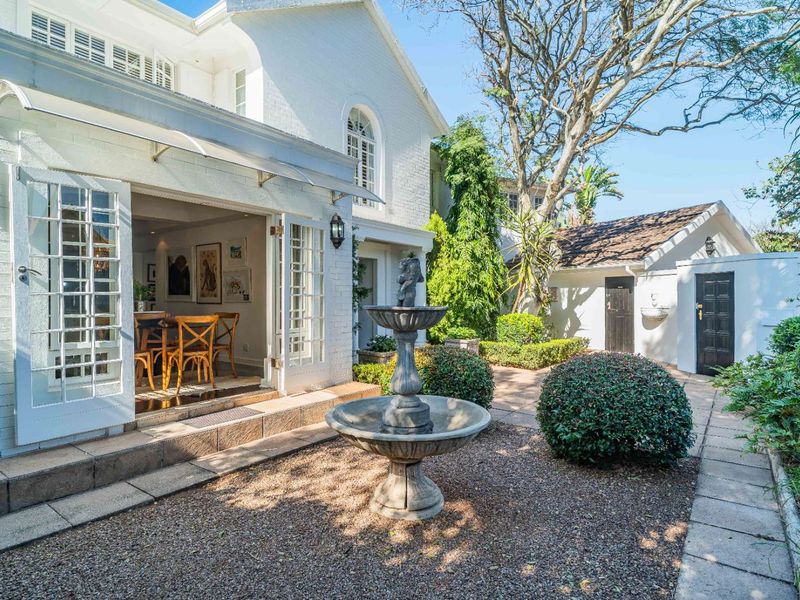 Exclusive Opulent Residence in Prestigious Broadway Precinct!! - Photo 2