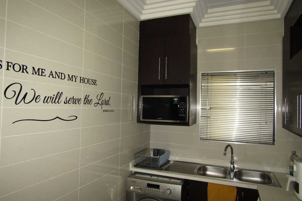 Modern Lifestyle Living - Photo 3