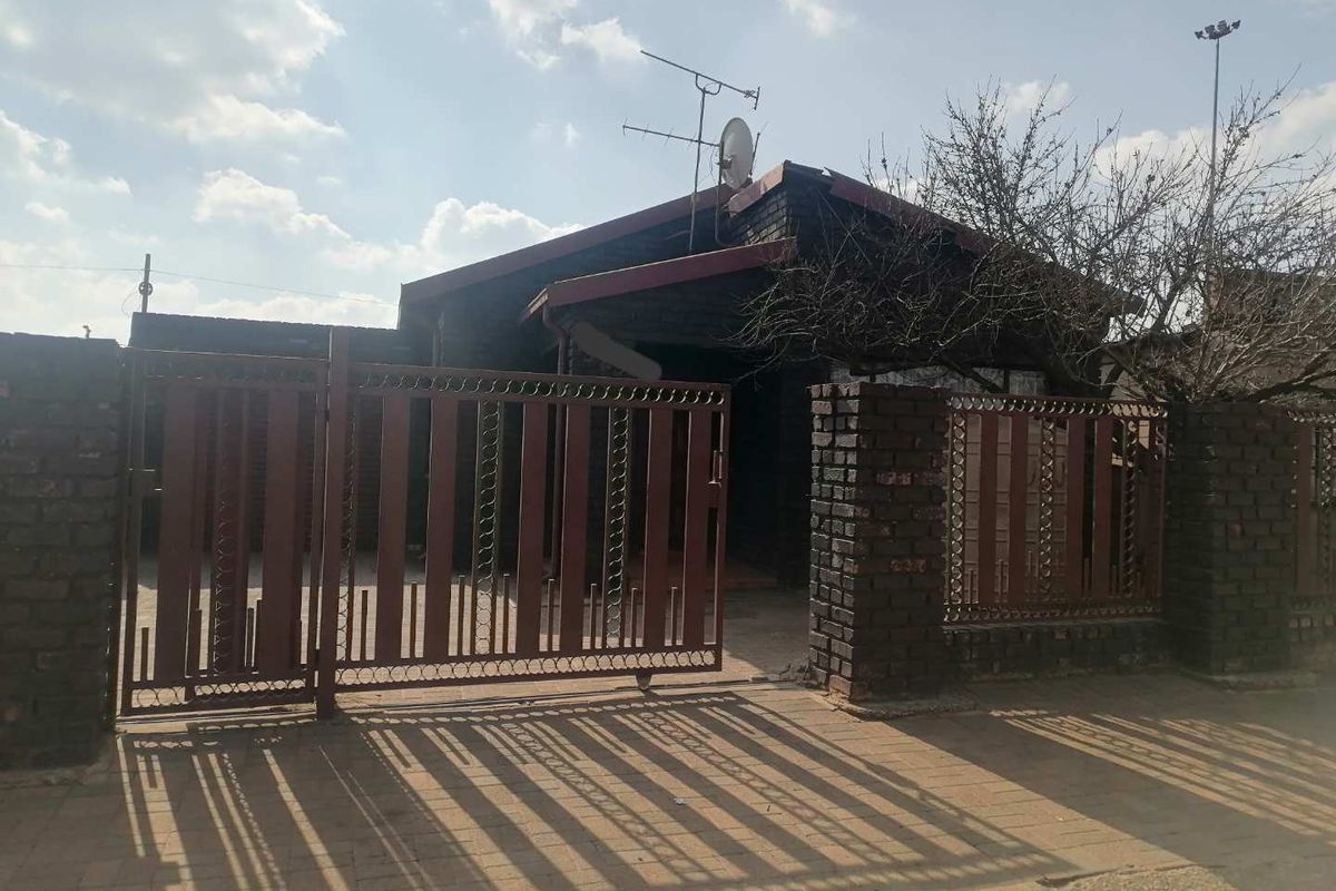 4 Bedrooms house for sale in Botleng - Photo 4