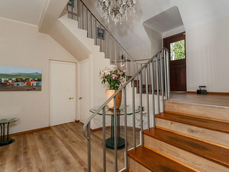 Where Grace Meets Grandeur in Constantia Upper - Photo 10