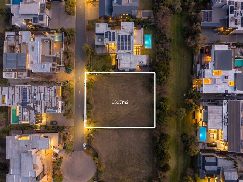 An aerial view of a 1517m2 vacant residential plot situated within a developed estate, highlighting the property boundaries and surrounding neighborhood context.