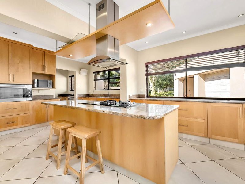 MODERN HOME OFFERING THE FINEST LIFESTYLE IN FOURWAYS GARDENS - Photo 2