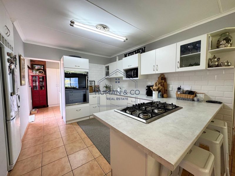 Hidden Gem in Fairway Estate: A Cozy Family Home - Photo 10