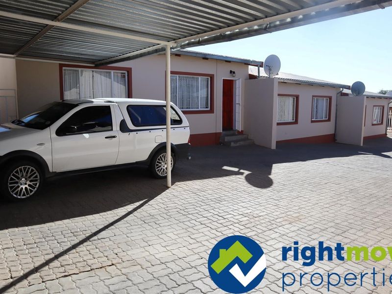 Want to be the owner of your own Complex? Look no further! Tenants in place already. - Photo 6