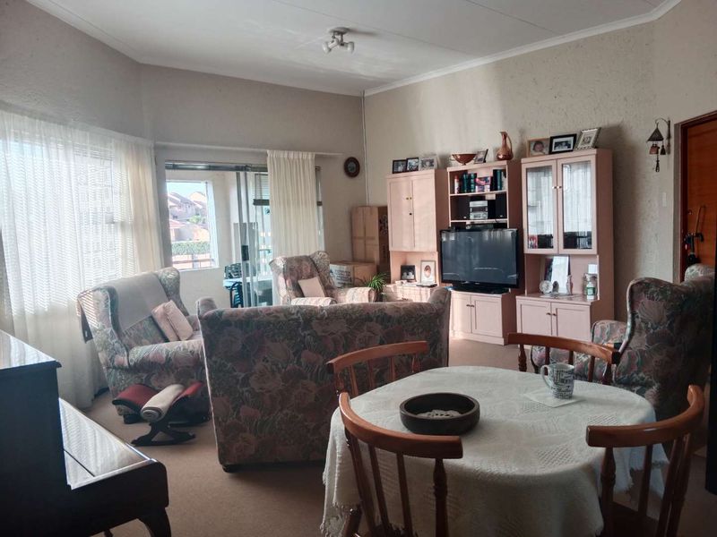 Spacious, Secure and Perfectly Located! - Photo 4