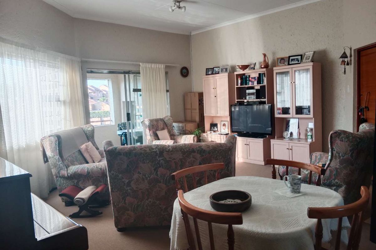 Spacious, Secure and Perfectly Located! - Photo 4