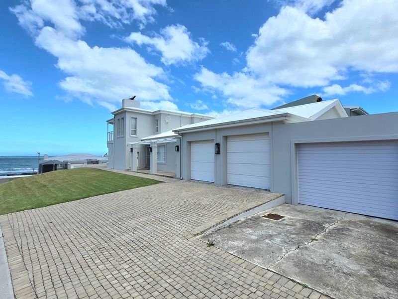 Stunning 6-Bedroom Home Including Flatlet and Spectacular Sea Views in Franskraal - Photo 2