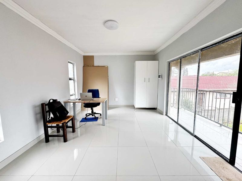 Modern Studio Apartment - Photo 6