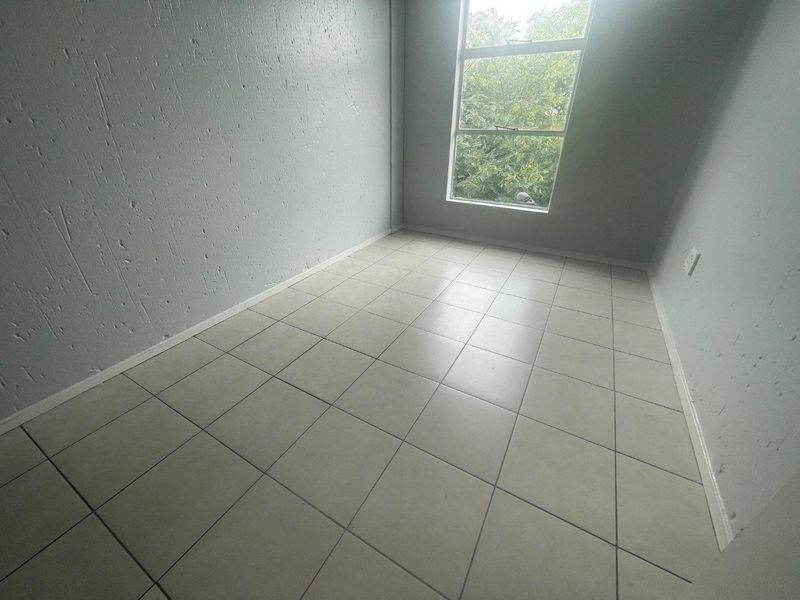 2 Bedroom 3rd Floor Apartment to Rent in Kempton Park - Photo 3