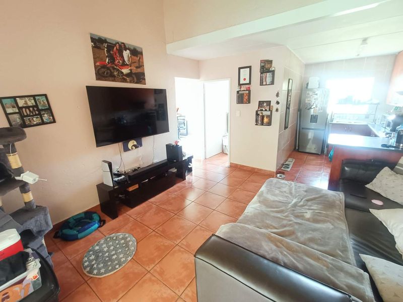 BEAUTIFUL TOWNHOUSE FOR SALE IN SECURE COMPLEX!!!! - Photo 7