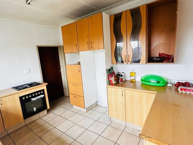 House For Sale in Elsburg, Germiston - Photo 5