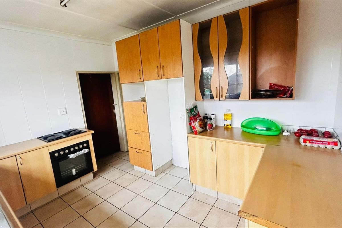 House For Sale in Elsburg, Germiston - Photo 5