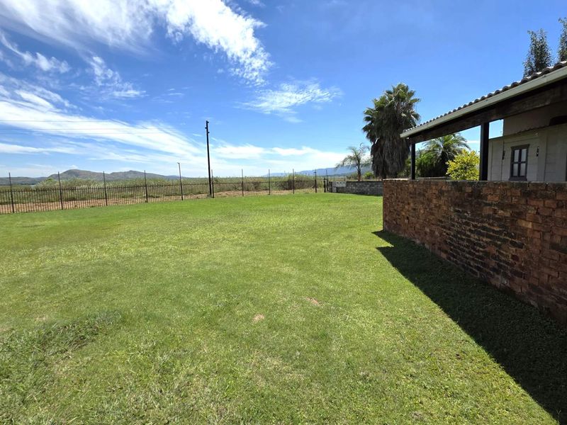 Waterfront Stand in Da Nice Estate - Photo 3