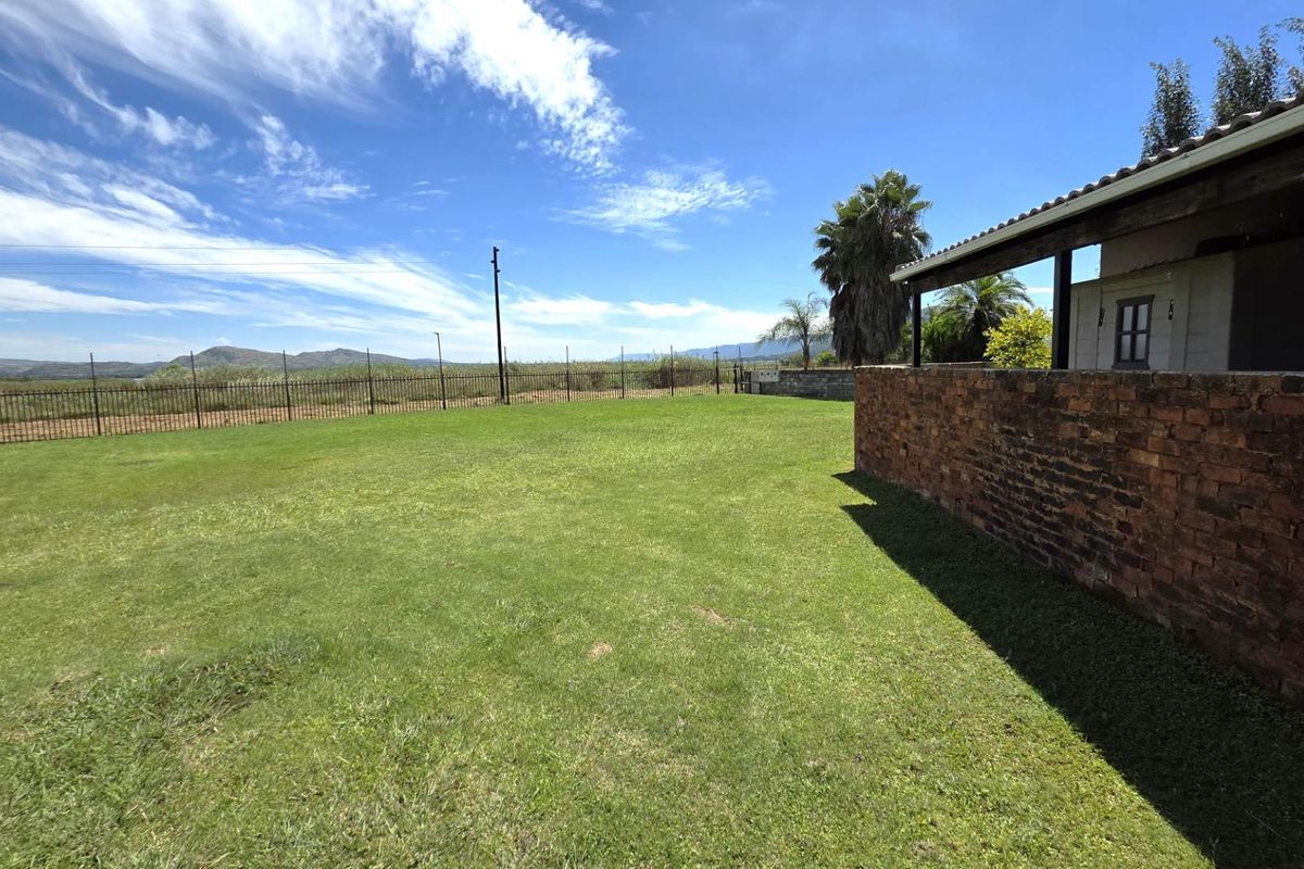 Waterfront Stand in Da Nice Estate - Photo 3