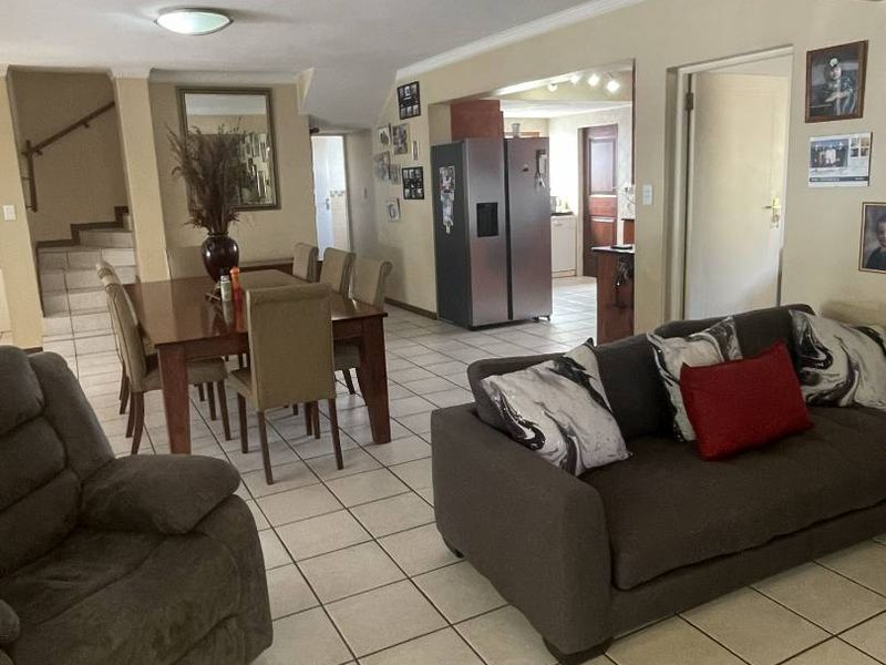 Estate living at its best !! Price negotiable - Photo 6