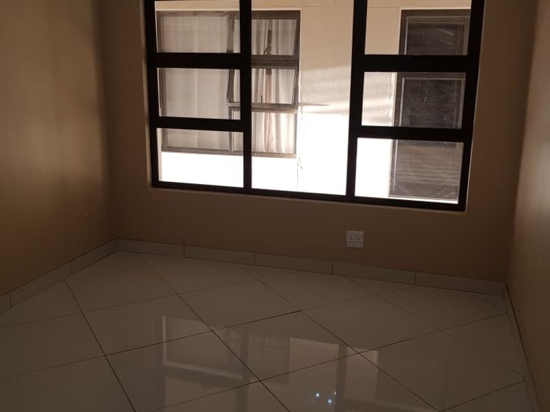 Spacious 2-Bedroom Apartment For Sale - Photo 8