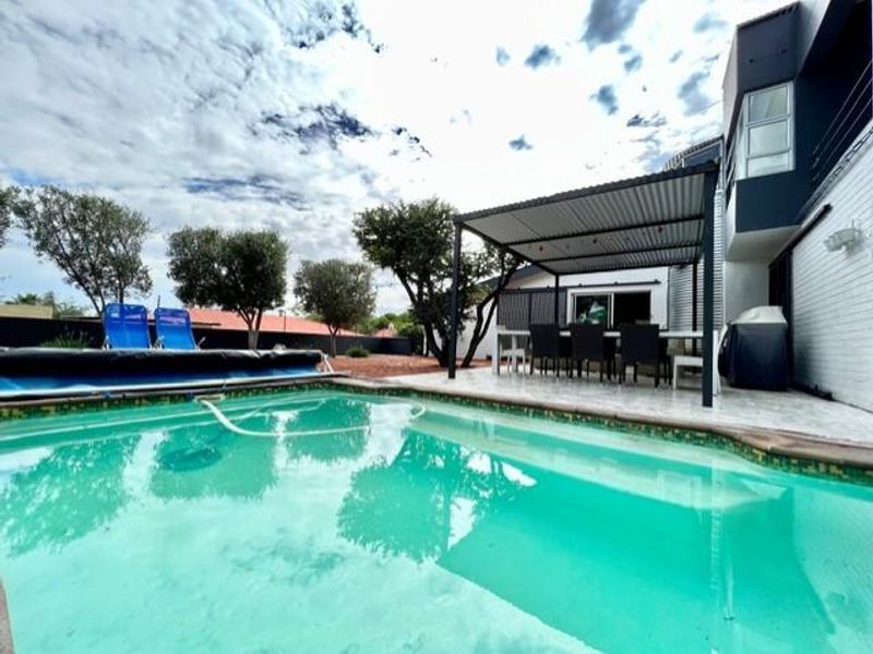 3 Bedroom House To Let in Klein Windhoek - Photo 2