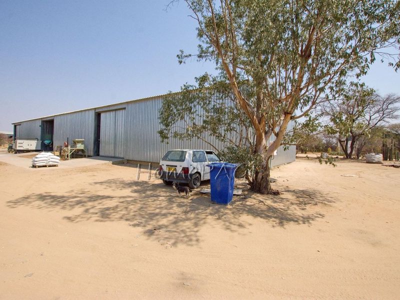 Okahandja:  Industrial property WITH HOME is for Sale - Photo 8