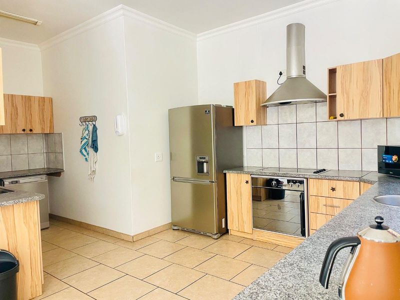 Beautiful 4 Bedroom Double-Storey house🏠 for sale in Langstrand. - Photo 6