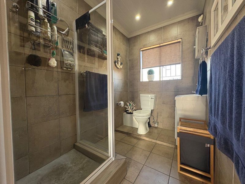 Modern Family Townhouse in Secure 24-Hour Guarded Complex - Photo 10
