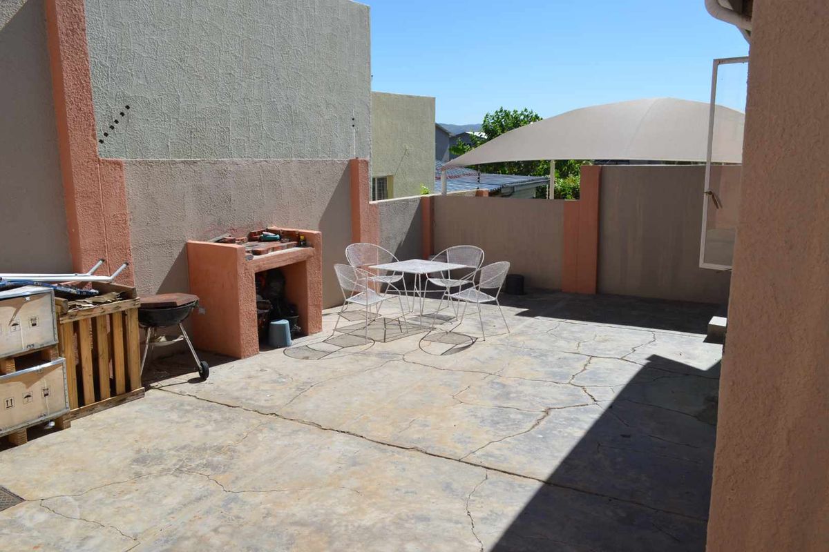 Townhouse for Sale in Rocky Crest! - Photo 4