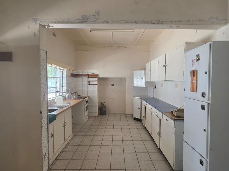 Large German style Four-bedroom house for sale in Usakos. - Photo 9