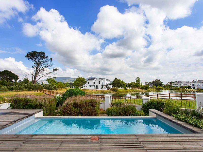 Exceptionally located four-bedroom furnished home for rent on Val de Vie Estate - Photo 8