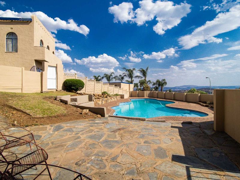 IMMACULATE HOME, NOW A RELOCATION SALE IN GLENVISTA - Photo 10