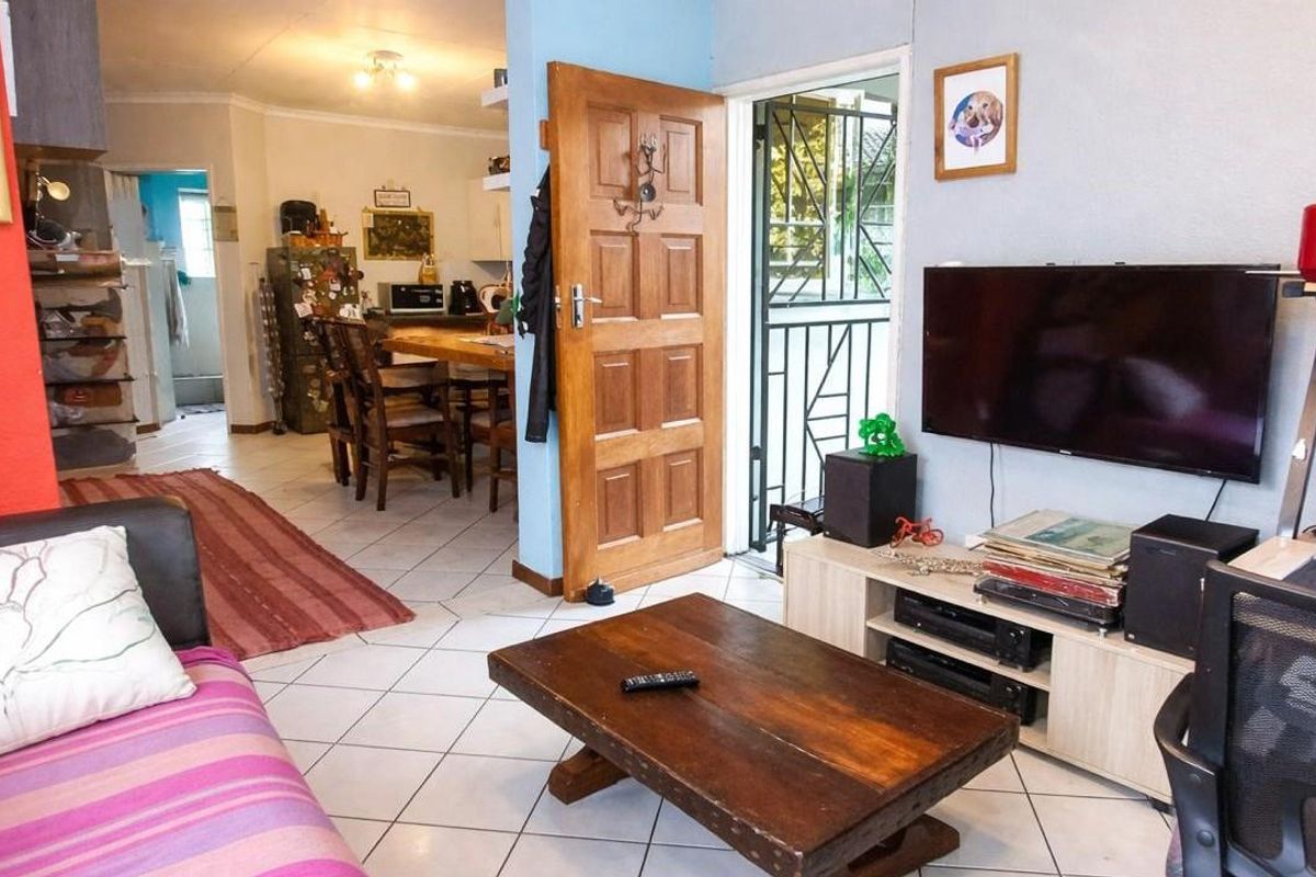 A Hidden 2- Bedroom Gem in Jacaranda Lane – Space, Charm & Lifestyle - Photo 4