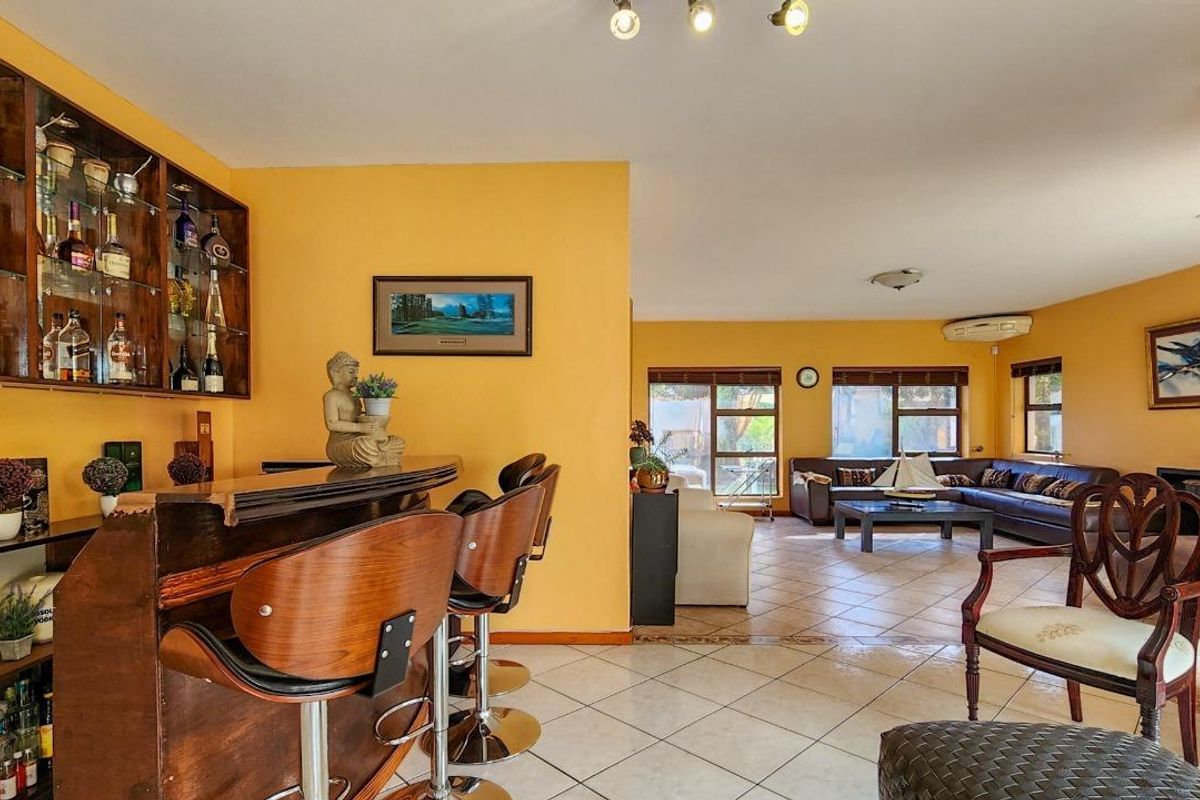 Large property! Refined Coastal Living Steps from the Sand – Sunset Beach Elegance - Photo 5