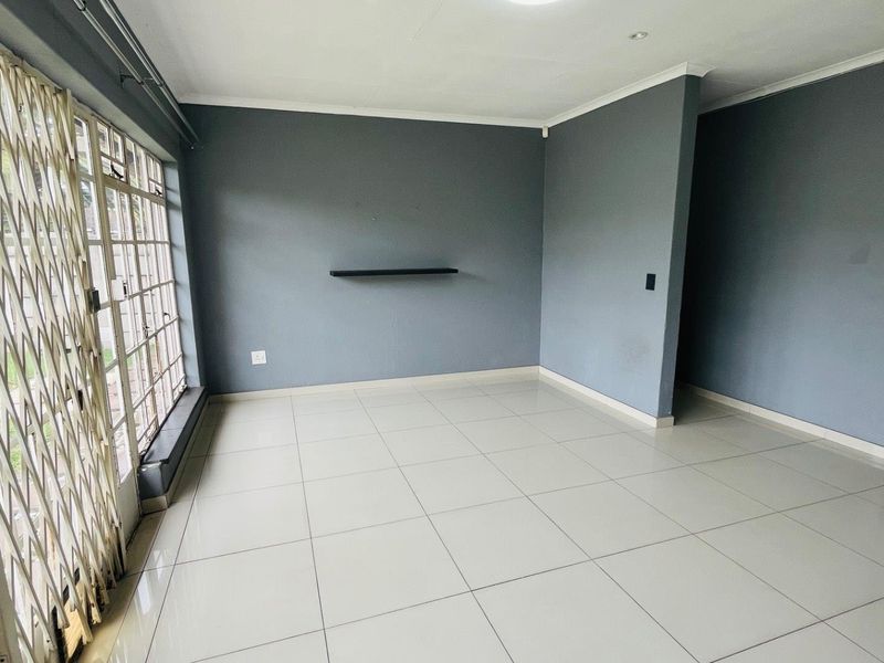 Peaceful 2 bedroom home - Photo 5