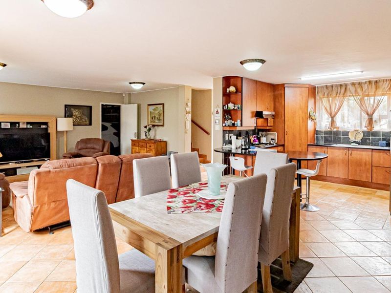 Elegant Secure Living in Bartlett - Photo 5