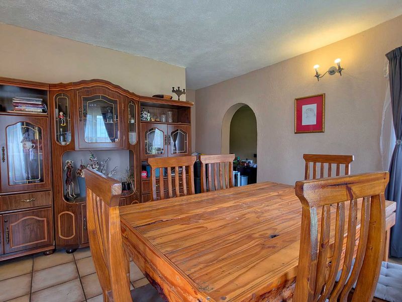 5 Bedroom house for sale in Brackendowns - Photo 9