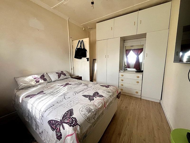 Two Bedroom Freestanding House - Photo 5
