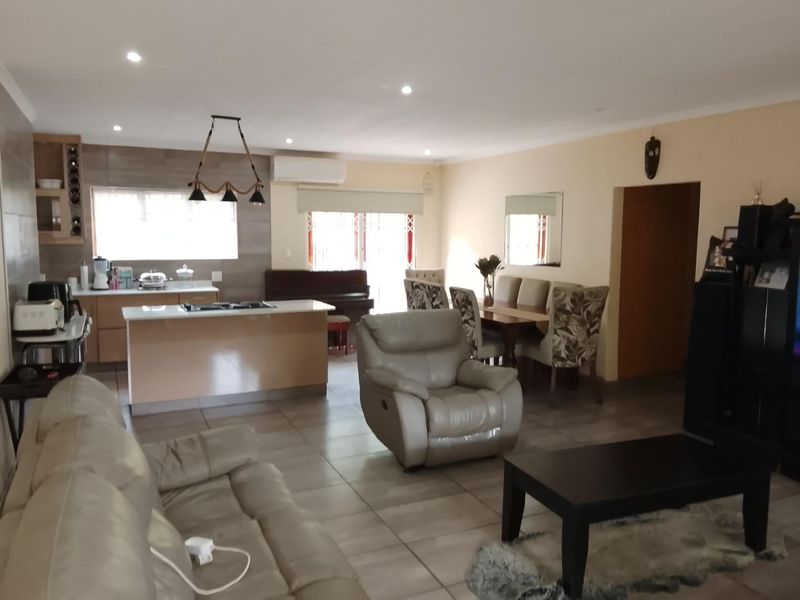 🏡 MODERN 3-BEDROOM TOWNHOUSE FOR SALE | CHASE VALLEY - Photo 7