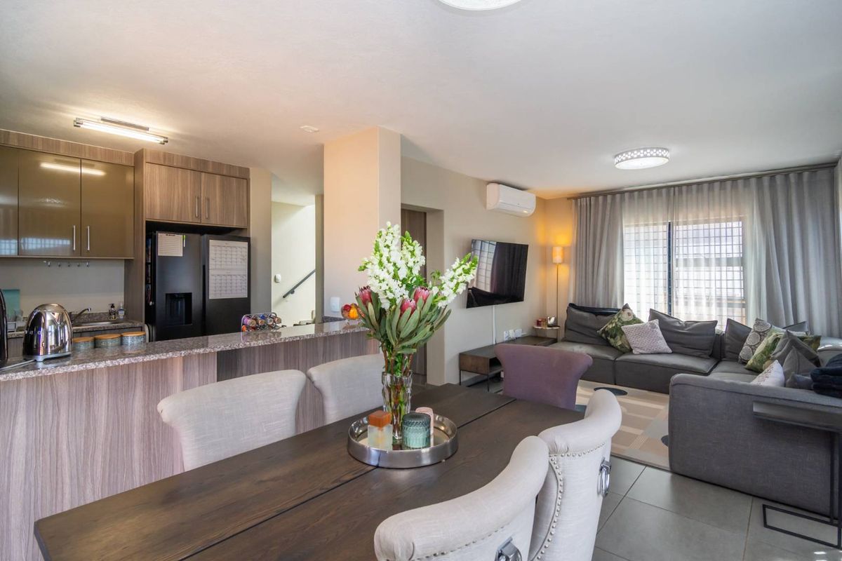 Luxury living with panoramic views `and versatile spaces - Photo 4