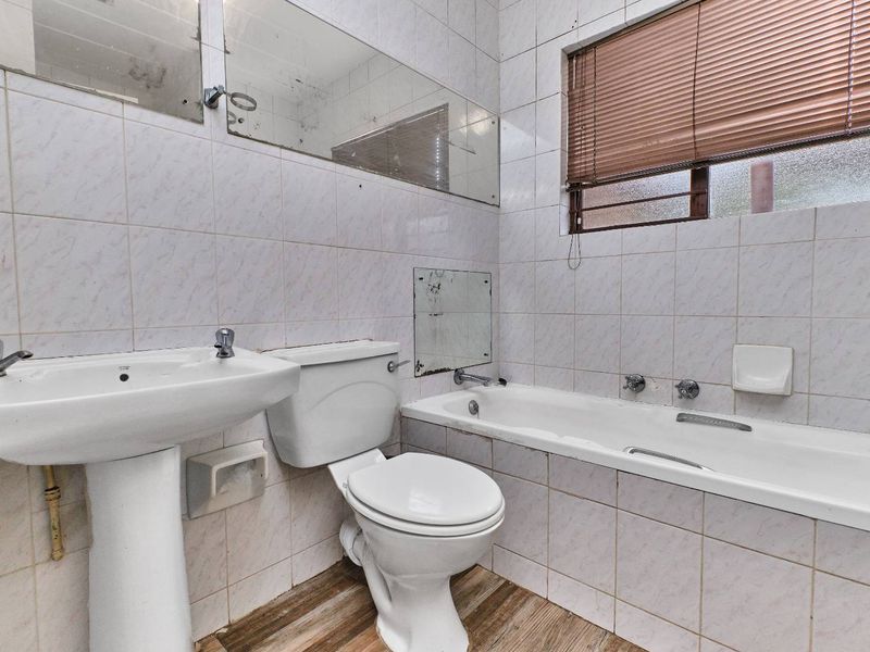 Charming 2-Bedroom Home with Private Garden – Ideal for First-Time Buyers and Investors! - Photo 9