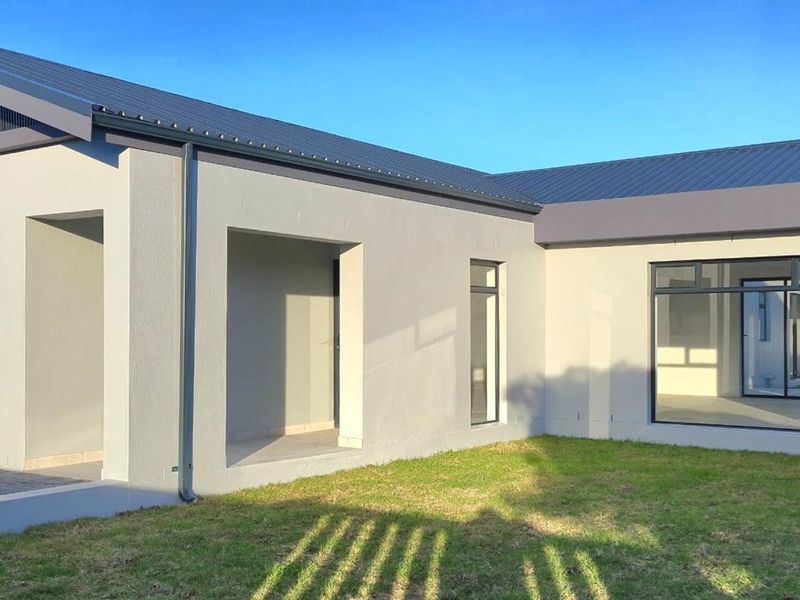 Live three streets from the ocean in Franskraal’s most sought-after beachside neighbourhood. - Photo 9