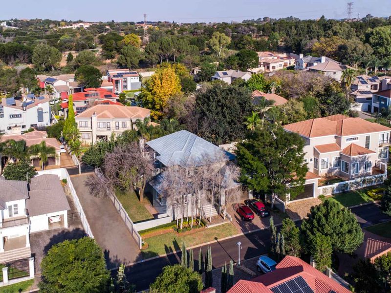 Elegant Family Living with Sophisticated Entertaining in Mooikloof Gardens Estate - Photo 7