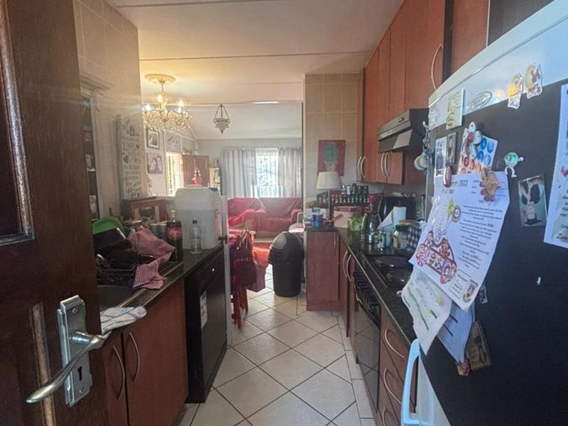 Stunning 3-Bedroom Double-Storey Townhouse to Rent – Amberfield, Rooihuiskraal North - Photo 3