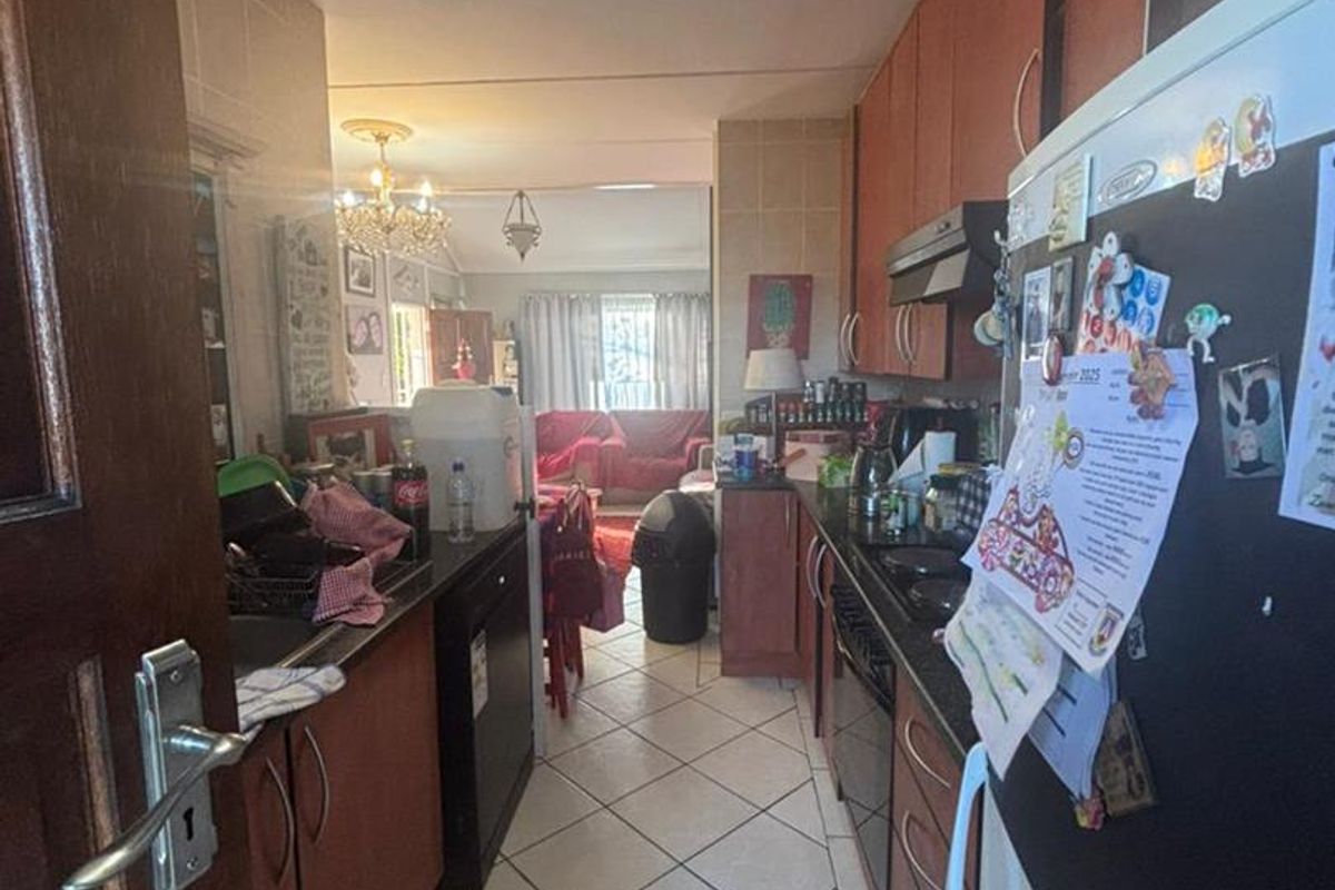 Stunning 3-Bedroom Double-Storey Townhouse to Rent – Amberfield, Rooihuiskraal North - Photo 3