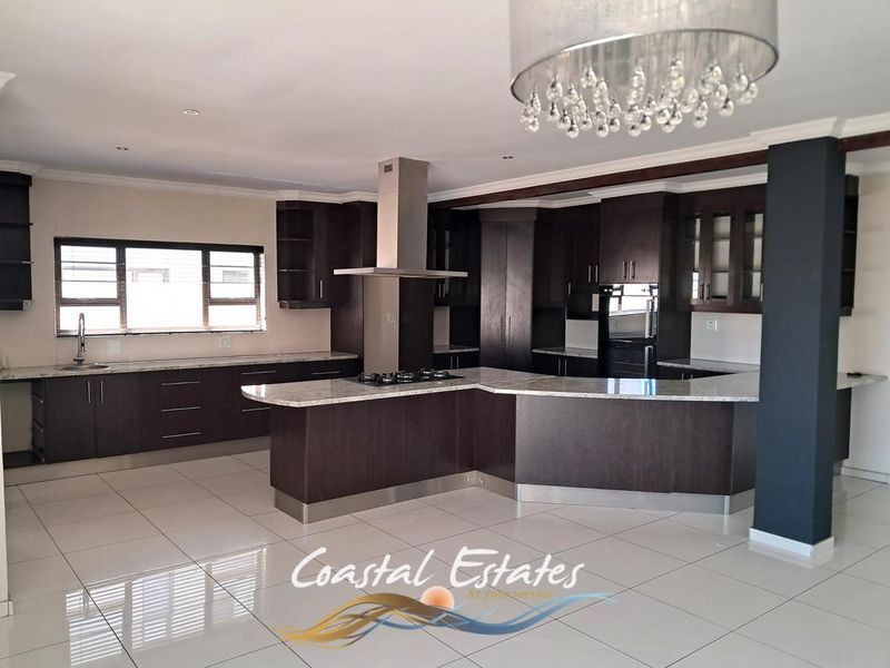 Stunning 4-Bedroom Family Home in Ext. 15 - Photo 9