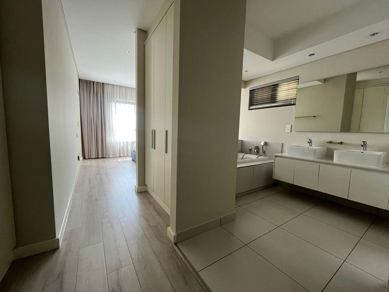 Fully Furnished Apartment In Hyde Park Awaits You - Photo 5