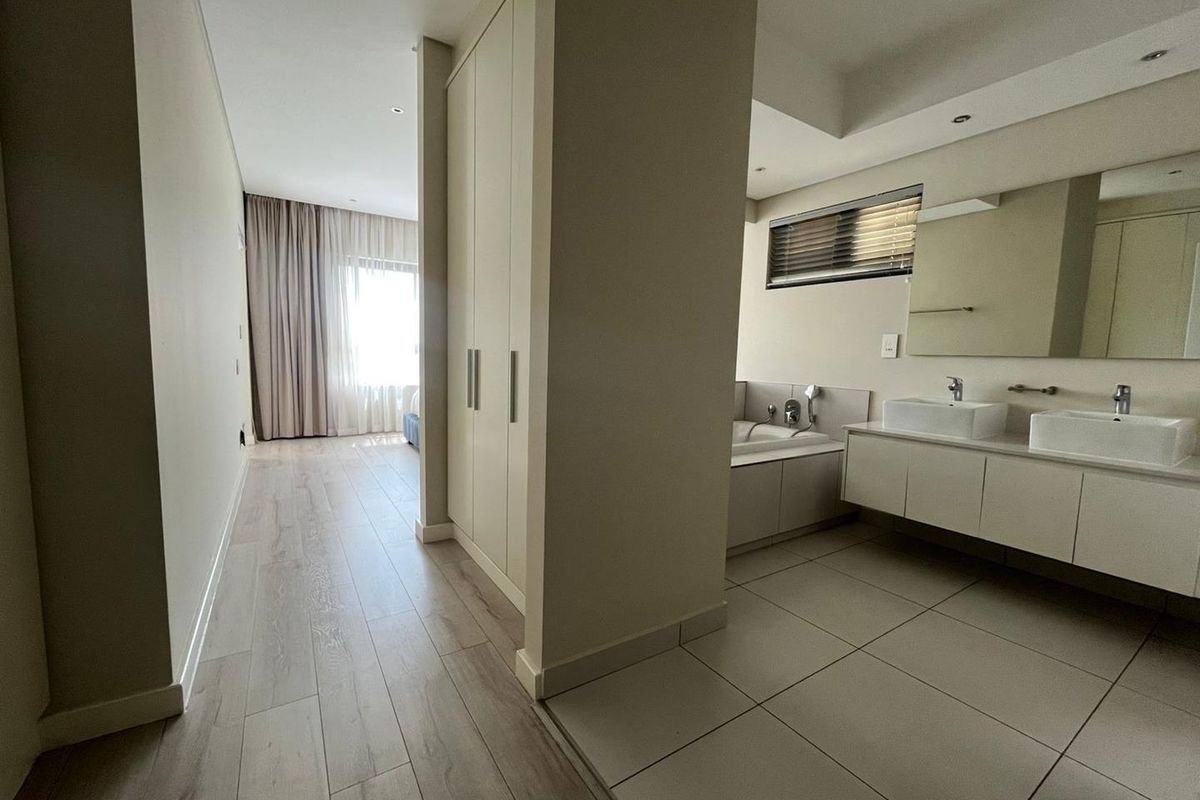 Fully Furnished Apartment In Hyde Park Awaits You - Photo 5