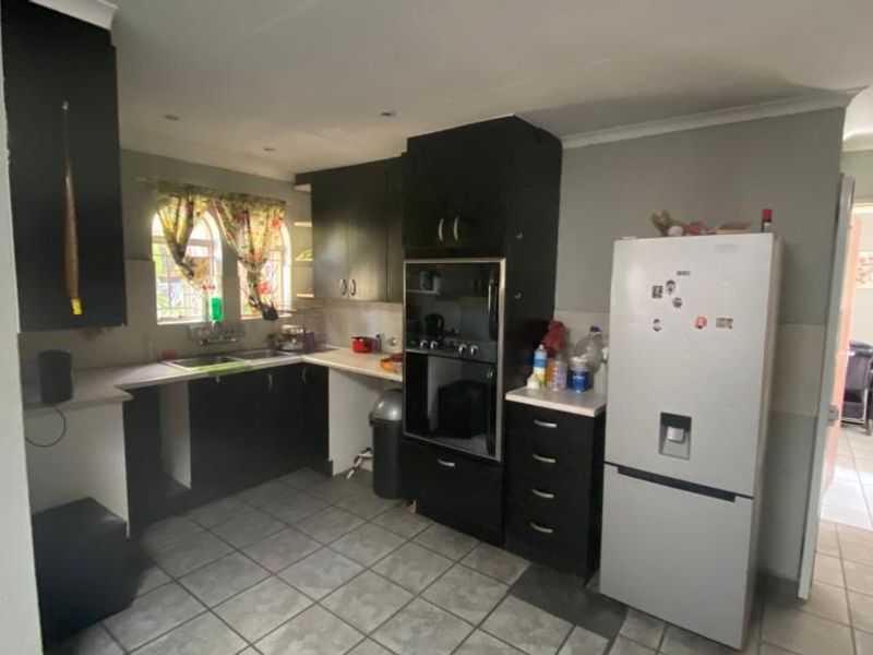 Welcome to Elegance: Spacious Home with Luxurious Features! - Photo 8