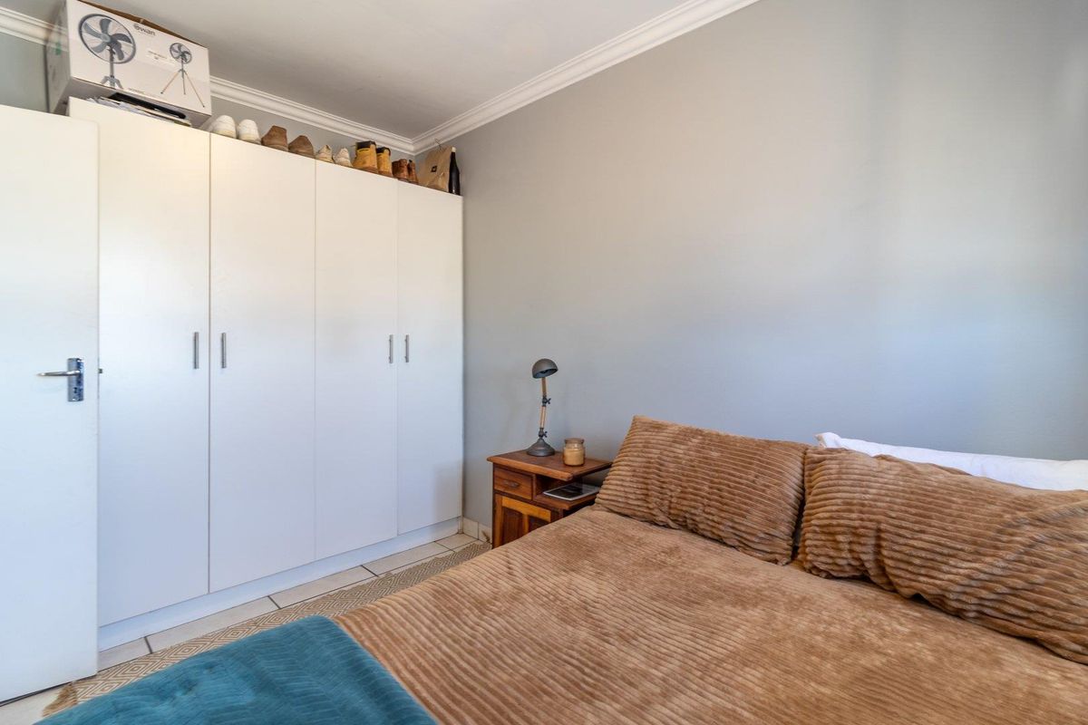 This Lovely 3-bedroom house in secure estate Pinotage Villas. - Photo 3