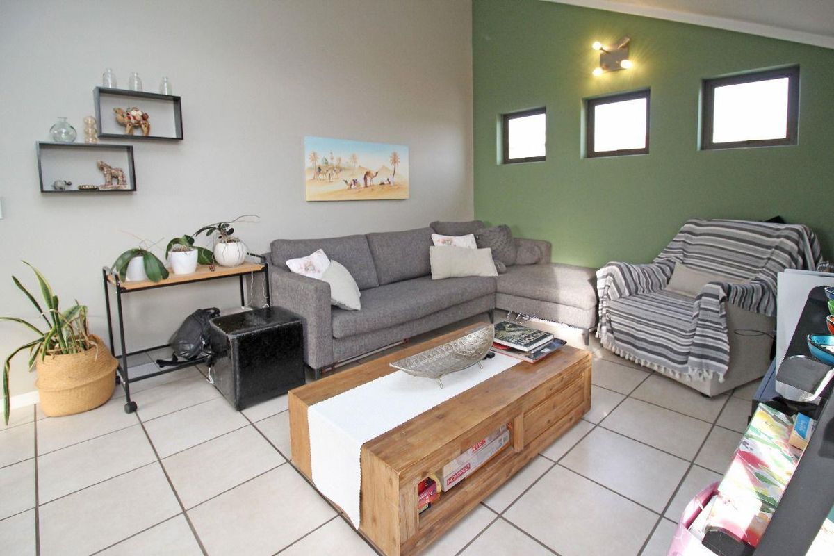 Modern 2-Bedroom Apartment in Secure Douglasdale Complex - Photo 4